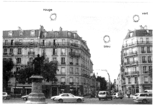 Photo avec 3 lumi&egrave;res au-dessus de la rue Geoffroy Saint-Hilaire.